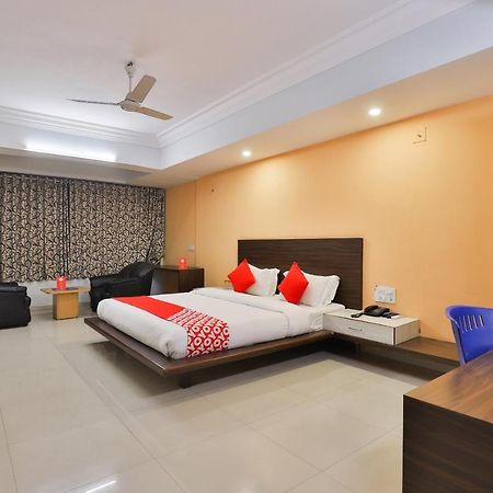 Infocity Club And Resort Gandhinagar Eksteriør bilde