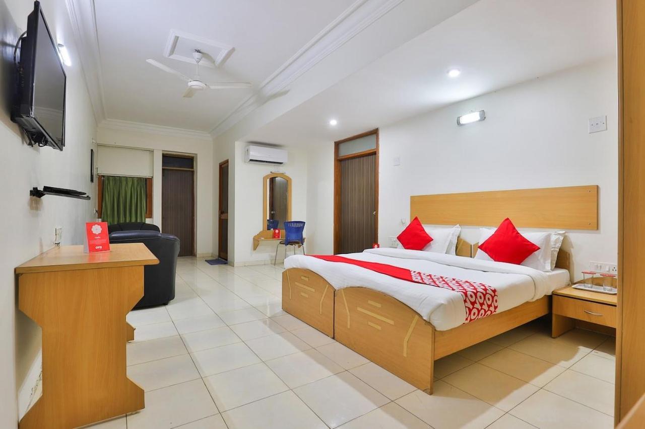 Infocity Club And Resort Gandhinagar Eksteriør bilde