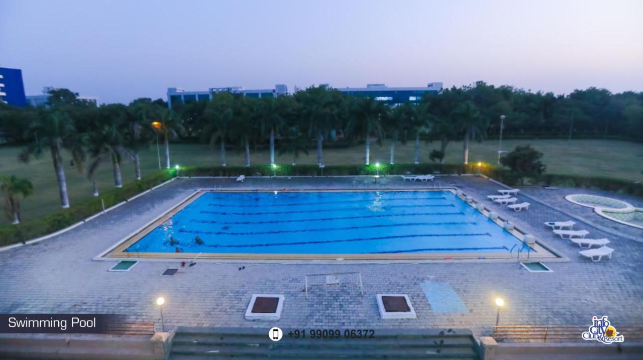 Infocity Club And Resort Gandhinagar Eksteriør bilde
