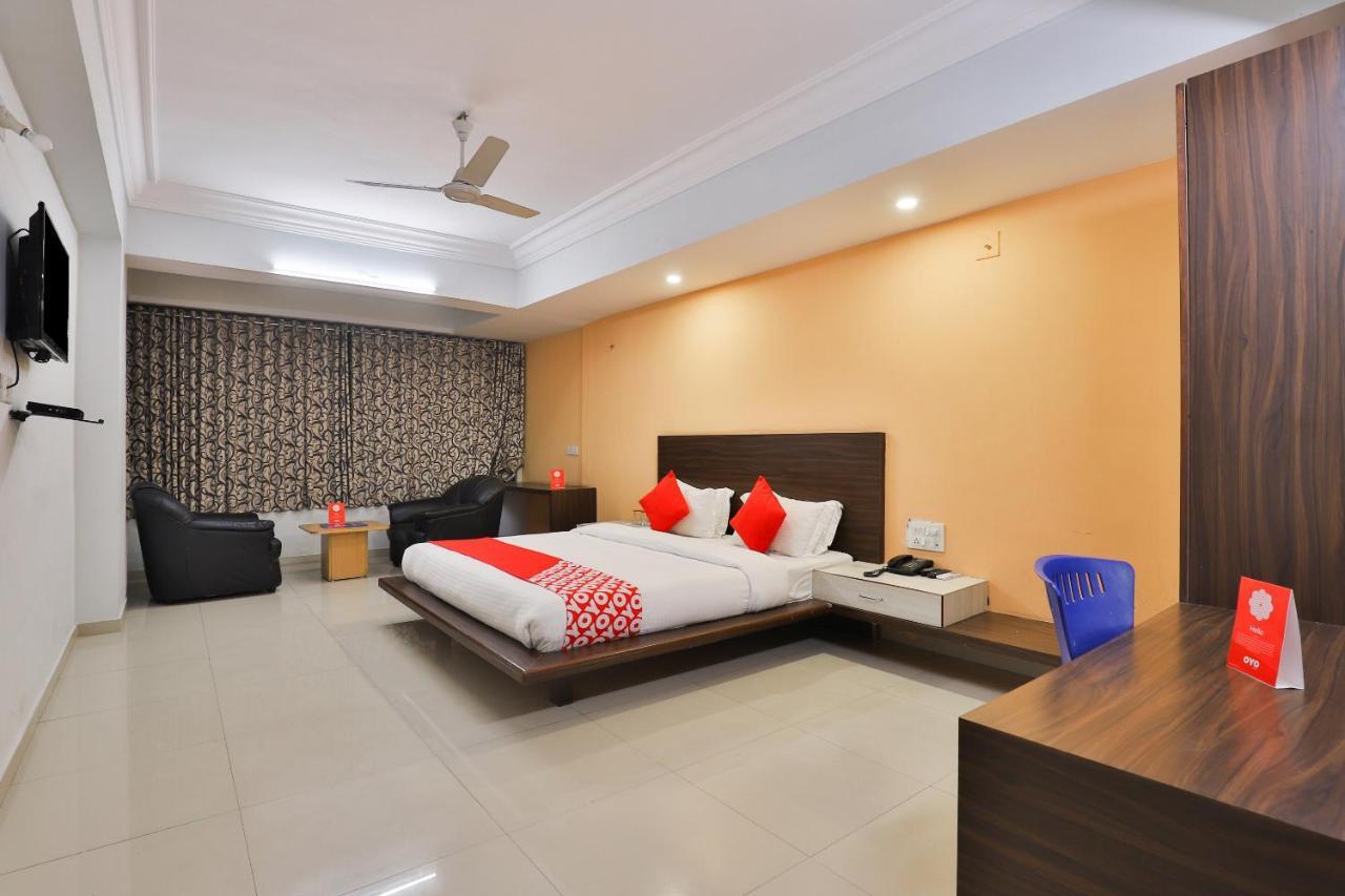 Infocity Club And Resort Gandhinagar Eksteriør bilde